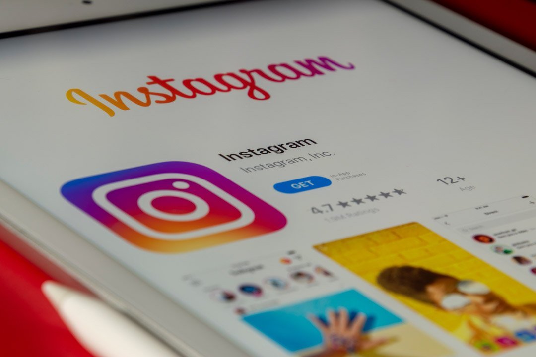 souvik-banerjee-E6Yg8ACZ2vw-unsplash How to create a successful pre and post-launch plan for your website - use social media