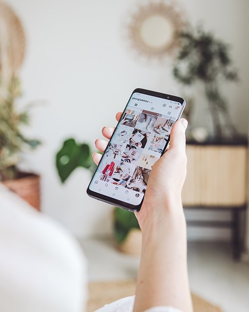woman looking at Instagram on here mobile